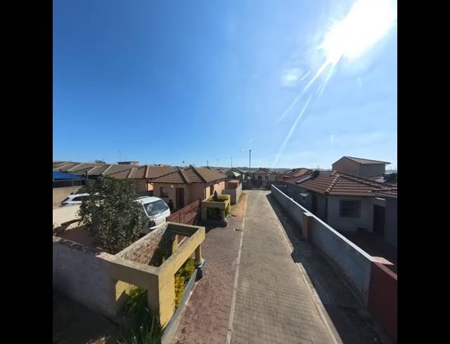 2 BEDROOM HOUSE FOR SALE IN CLAYVILLE